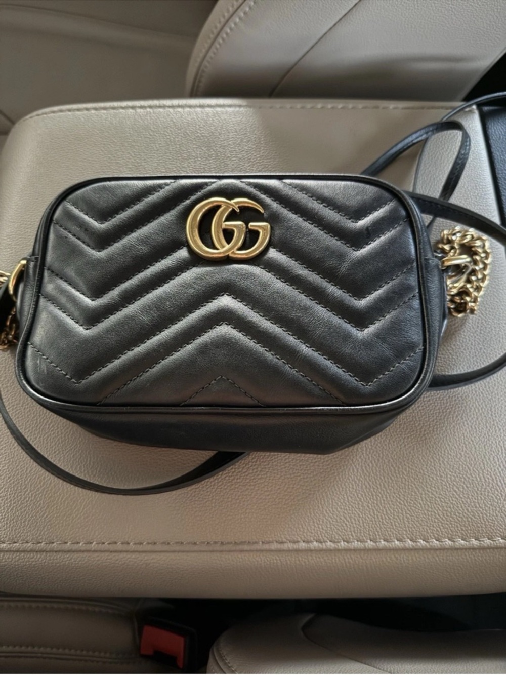 Gucci Black Leather Chevron Matelassé Crossbody with Gold GG - Picture 6 of 17